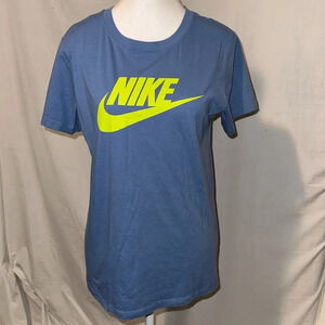 blue & green the Nike tee size medium